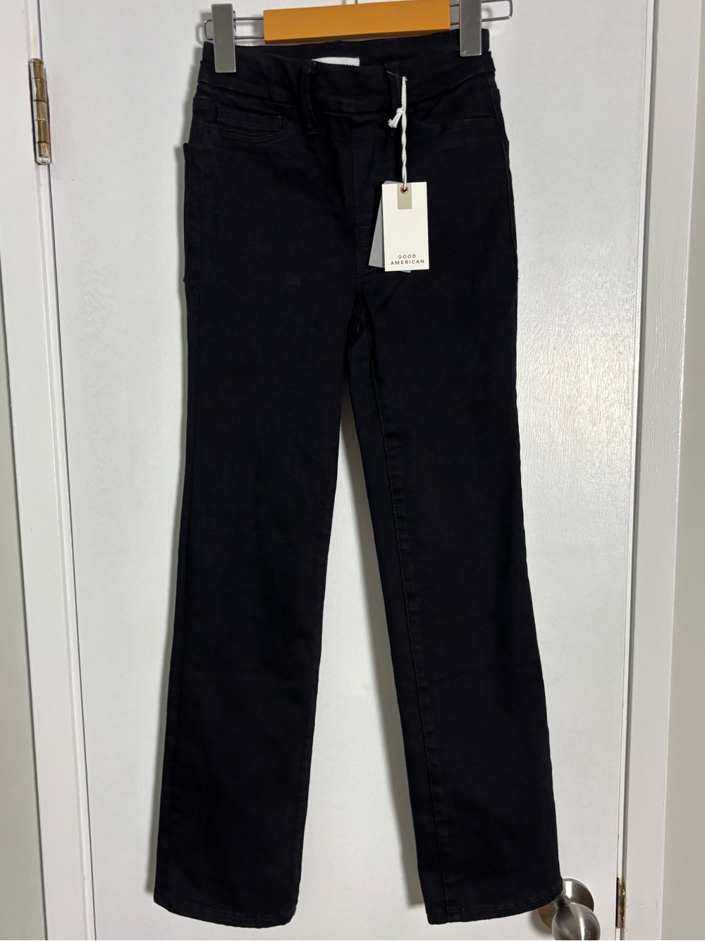 Good American Good Legs Straight Pull-On Jeans Black High Rise NWT Sz 0 - Picture 4 of 7